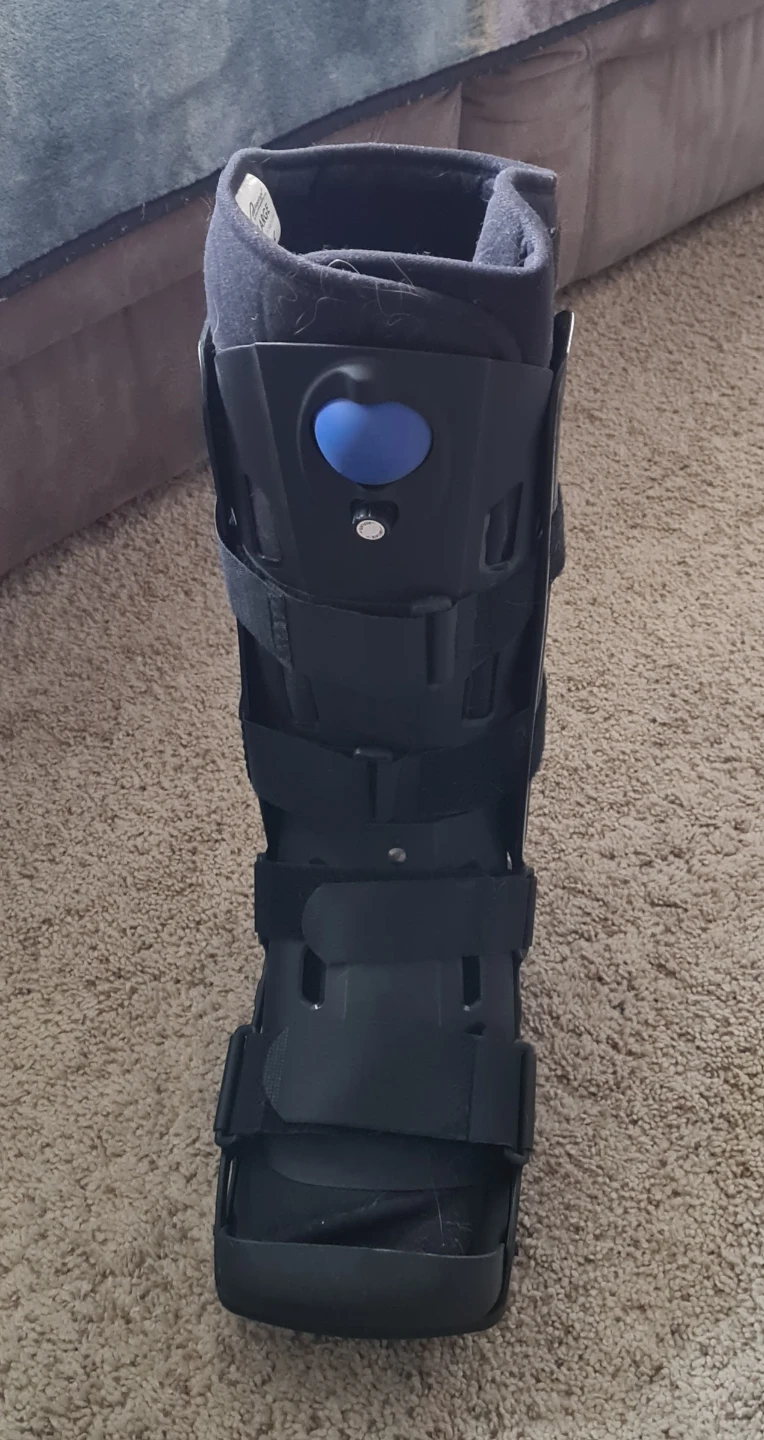 Advantage by Elite Orthopaedics Walking Boot