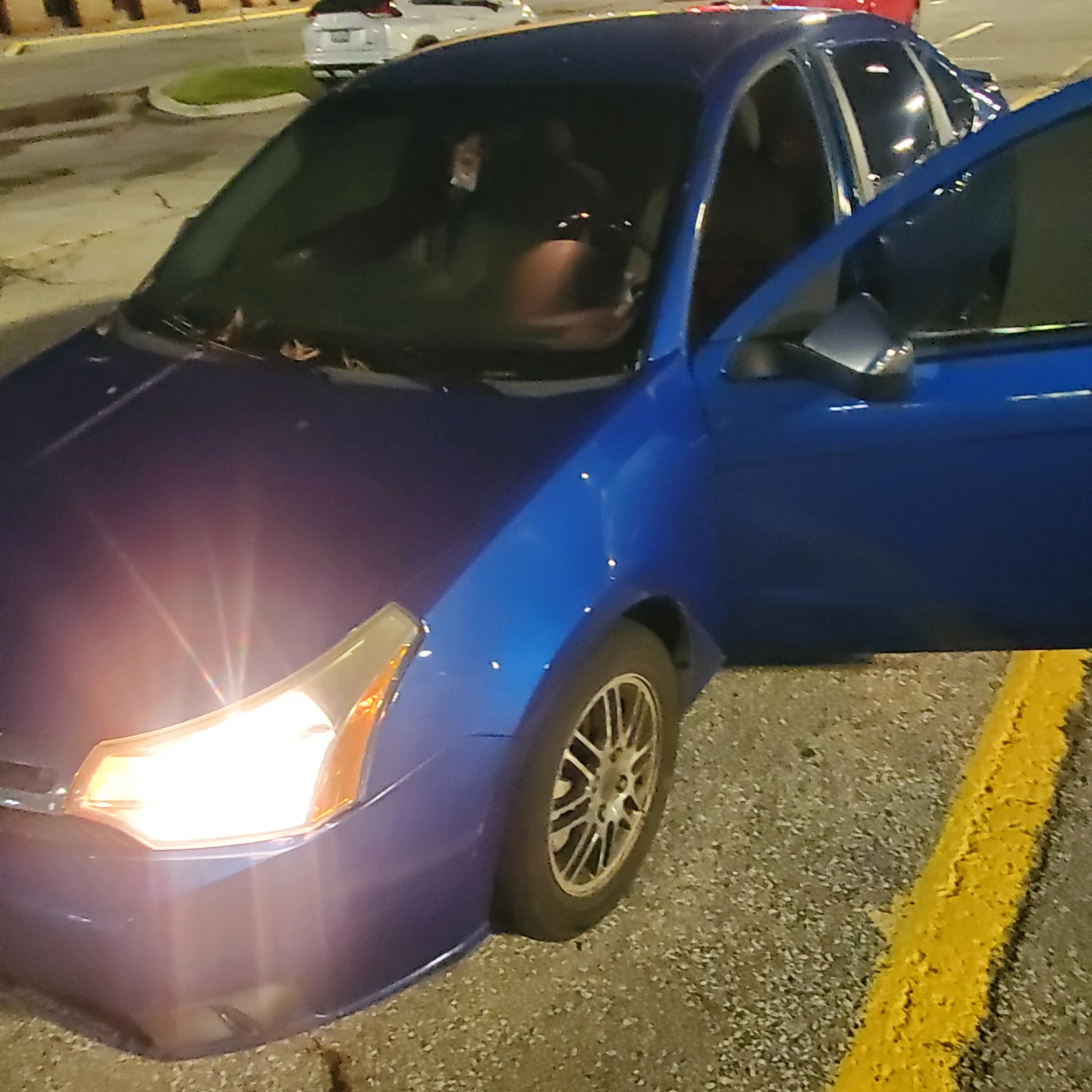 Blue Ford Focus Sedan - photo 5