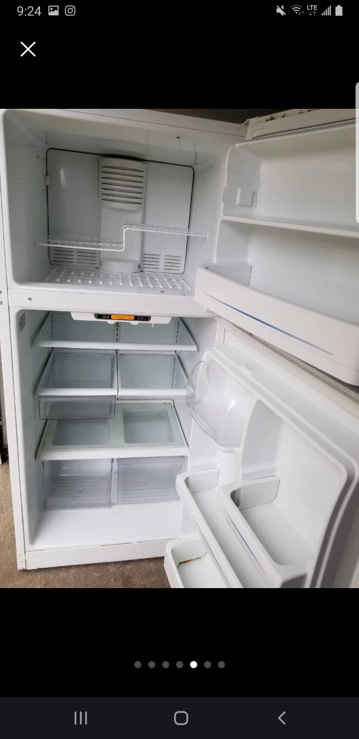 White Top Freezer Refrigerator - photo 3