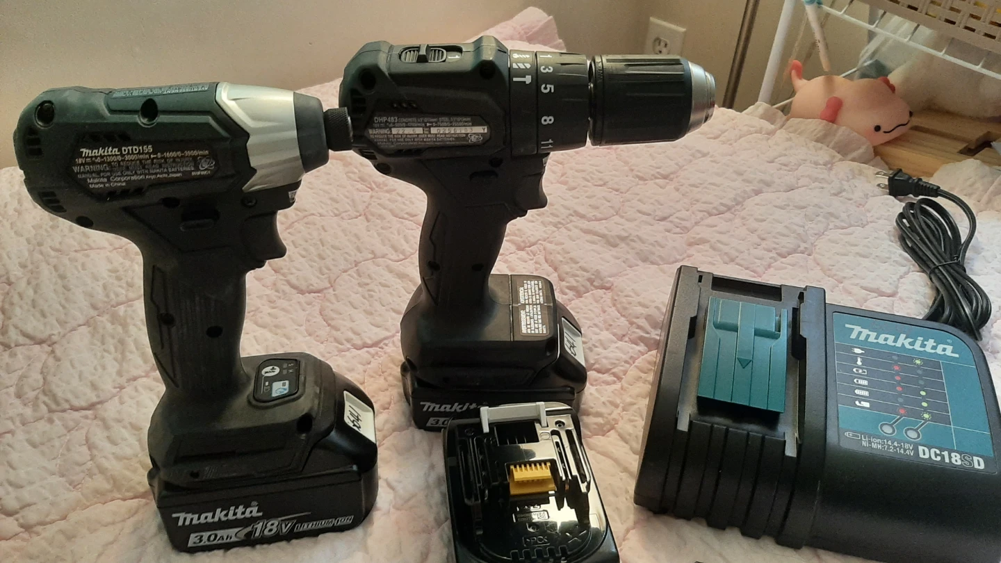 Makita Cordless Drill & Impact Driver Combo Kit with Charger - photo 2