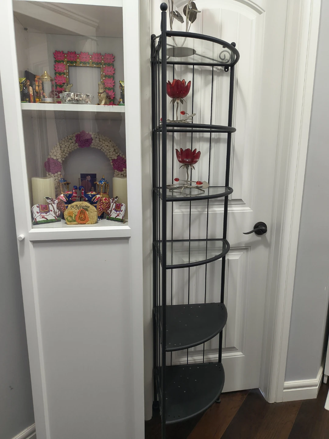 Corner shelf