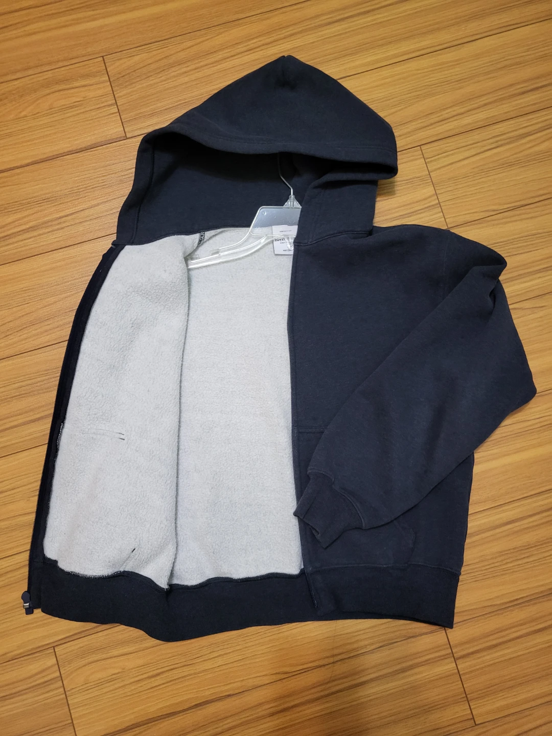 Aritzia Navy Cargo Sweatpants and Perfect Fit Sweatfleece Hoodie - photo 5