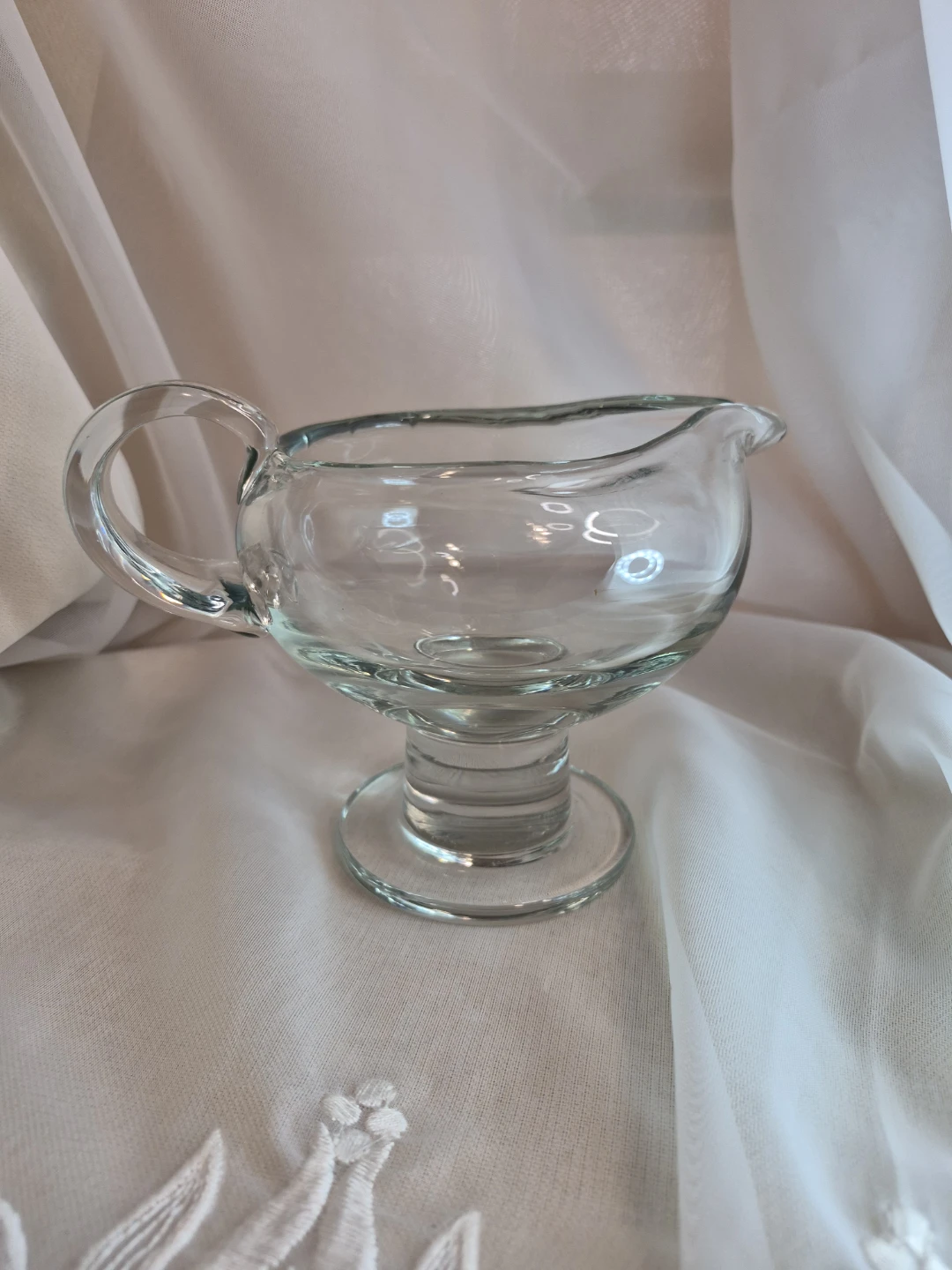 Beautiful Vintage Heavy 2 Cup Glass Gravy Sauce Boat etc. - photo 2