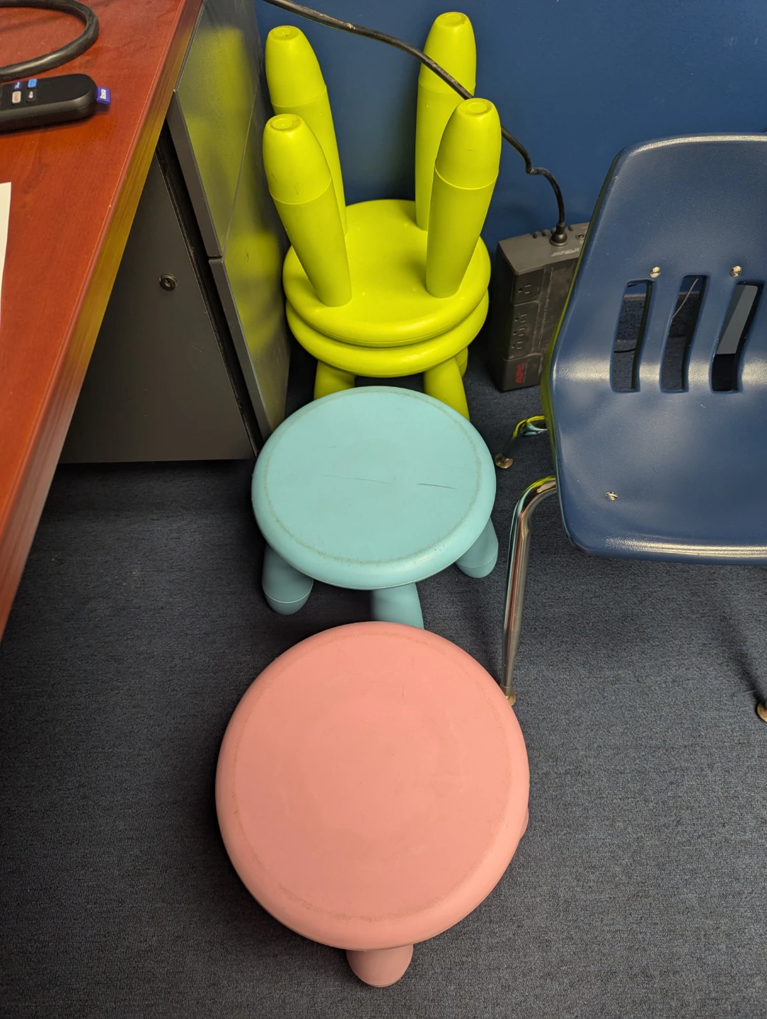 Set of children's play table and chairs - photo 3