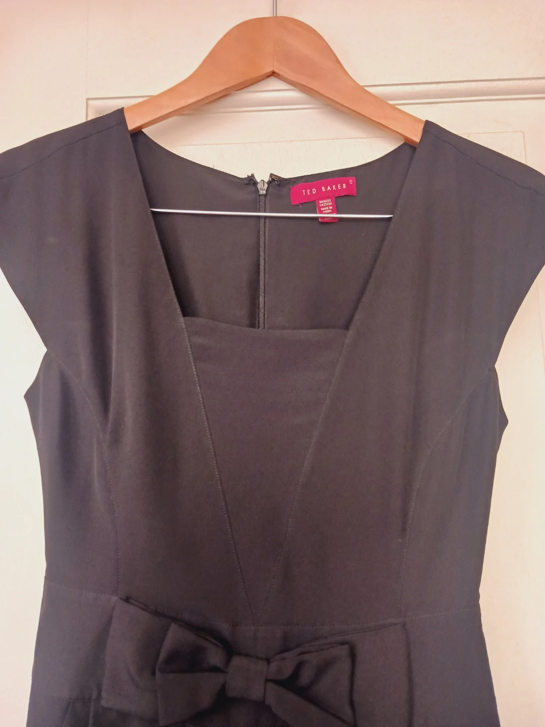 TED BAKER LONDON  Black Bow Detail Romper. Size 0. - photo 2