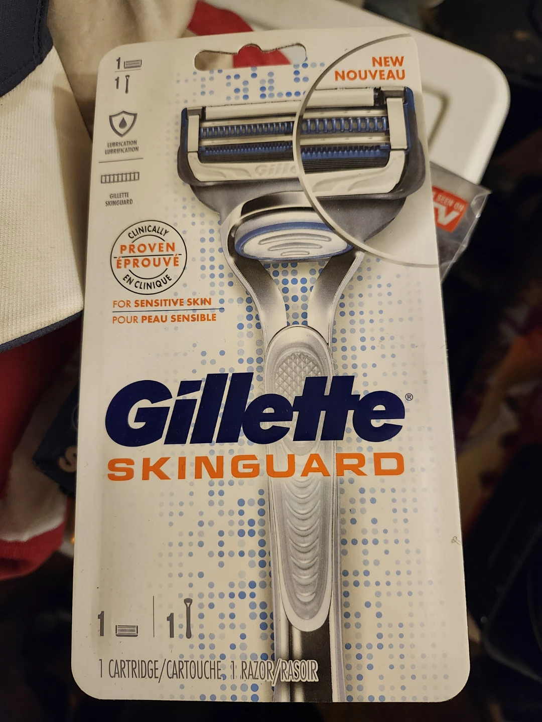 Gillette SKINGUARD Razor with 1 Cartridge