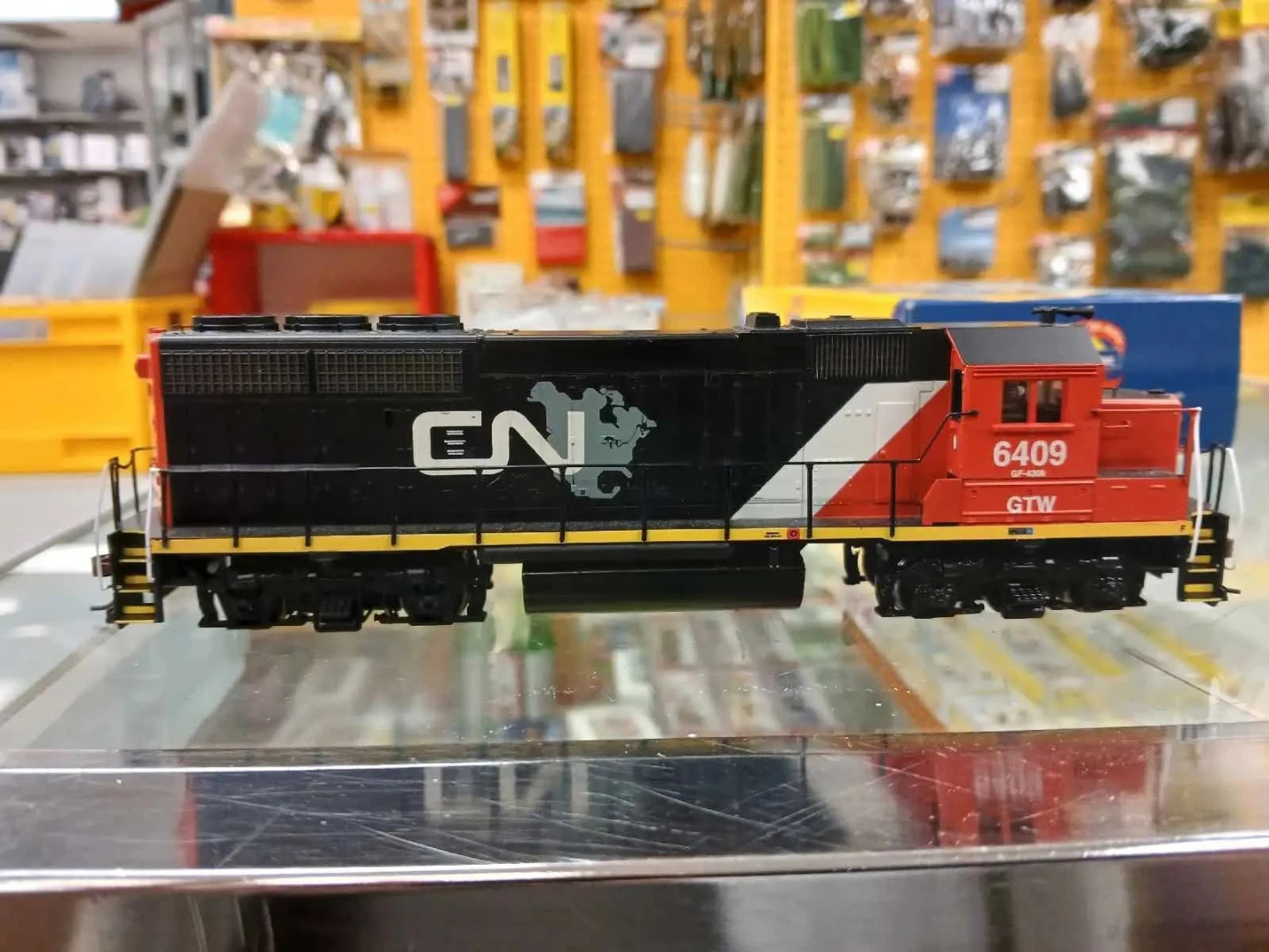 CN 6409 GTW Model Train Engine - photo 2