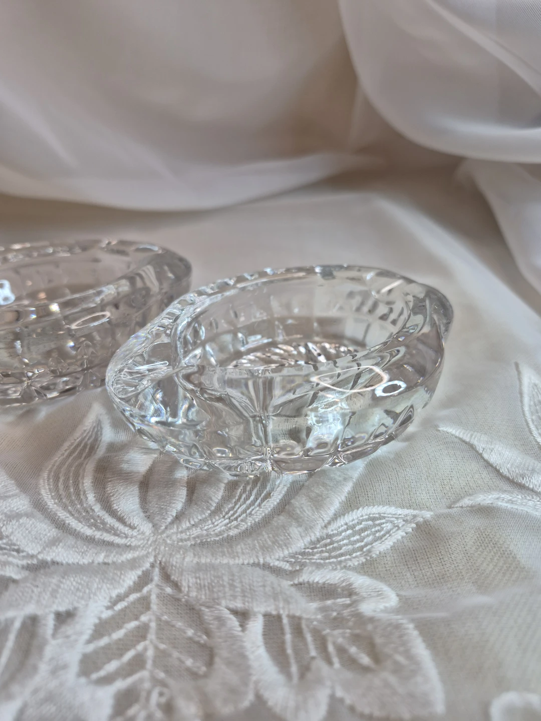Beautiful Pair of 4 1/4" x 3" Vintage Crystal Ashtrays - photo 4