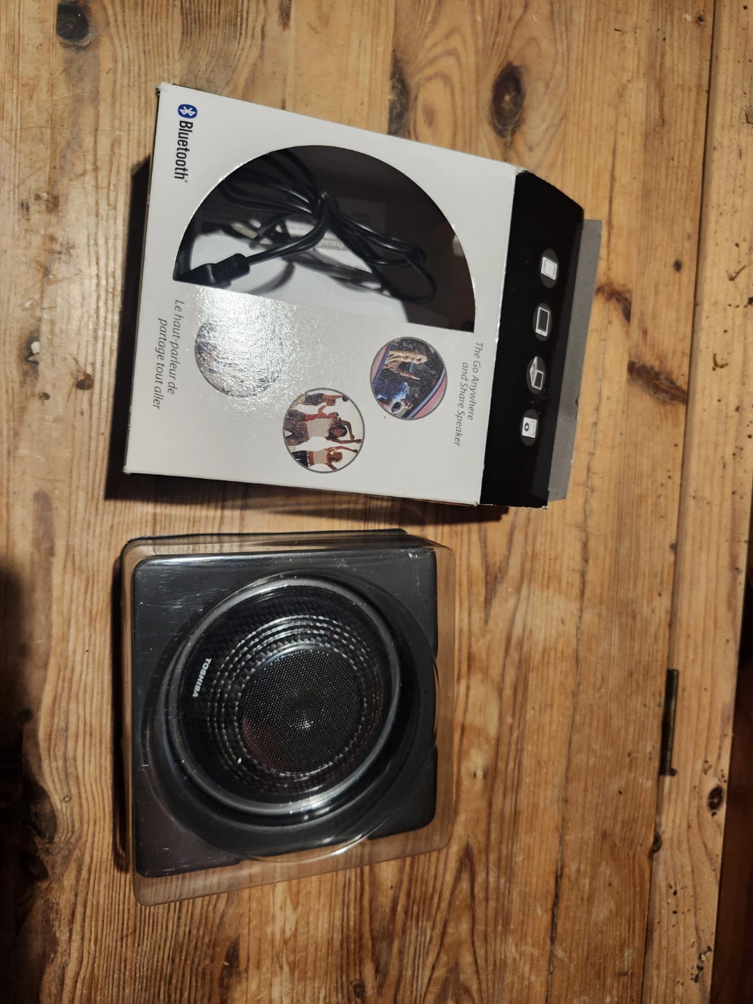 Toshiba TY-SP1 Wireless Speaker - photo 2