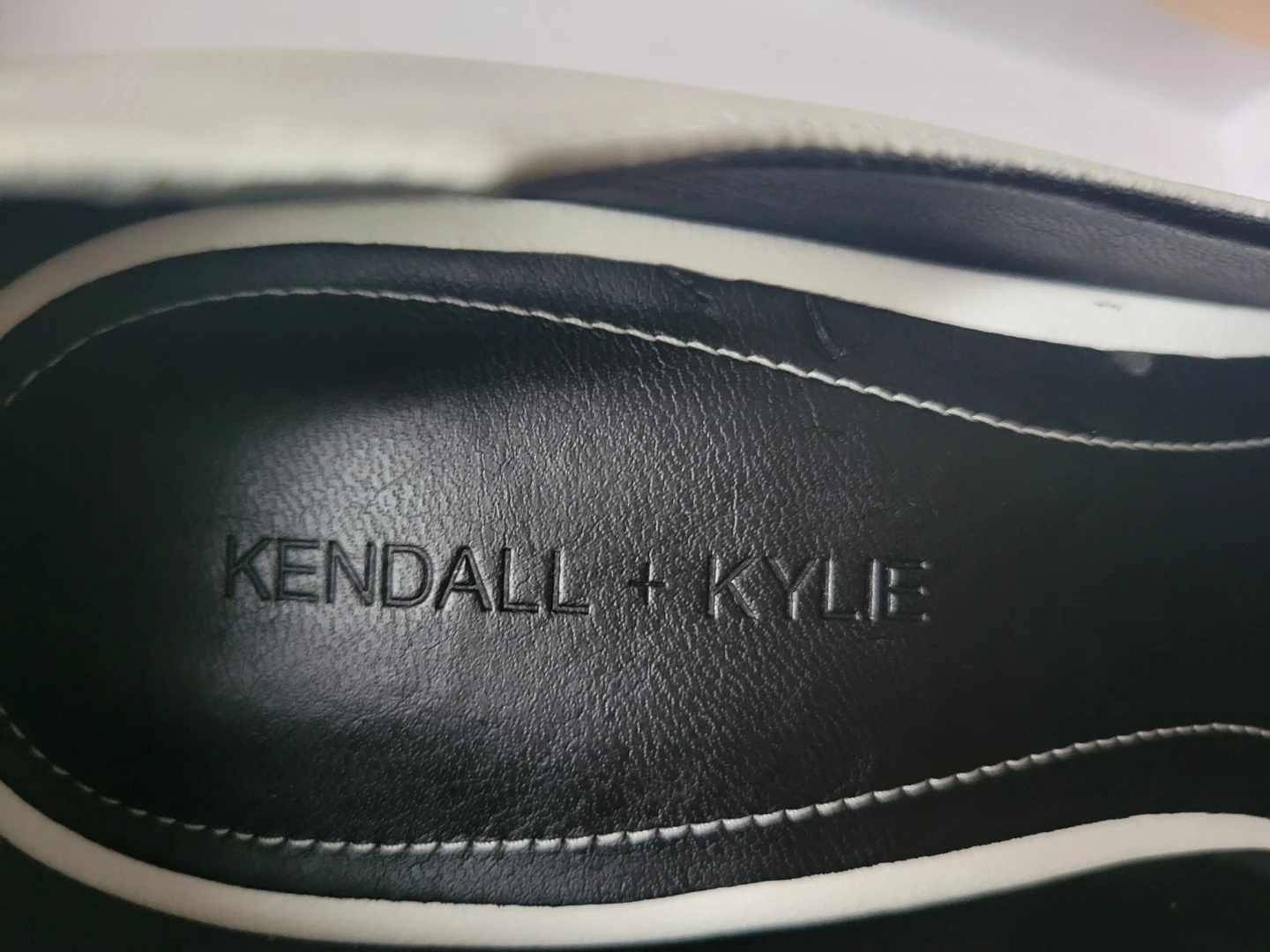 White Kendall + Kylie Heels Size 8 - photo 4