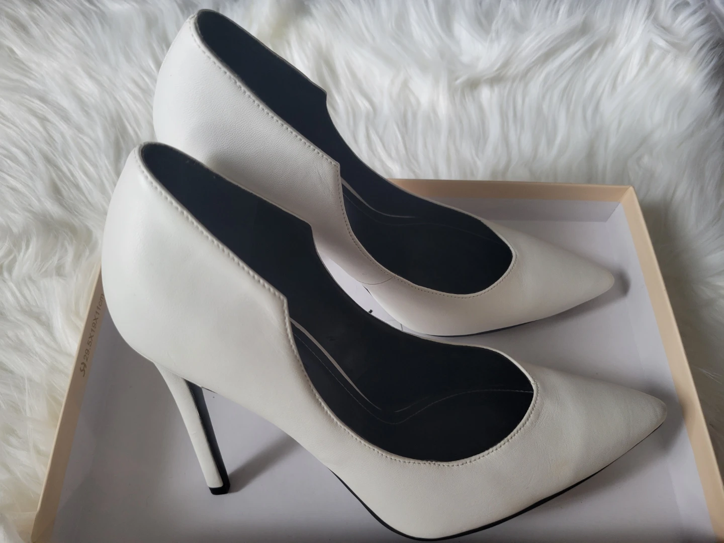 White Kendall + Kylie Heels Size 8
