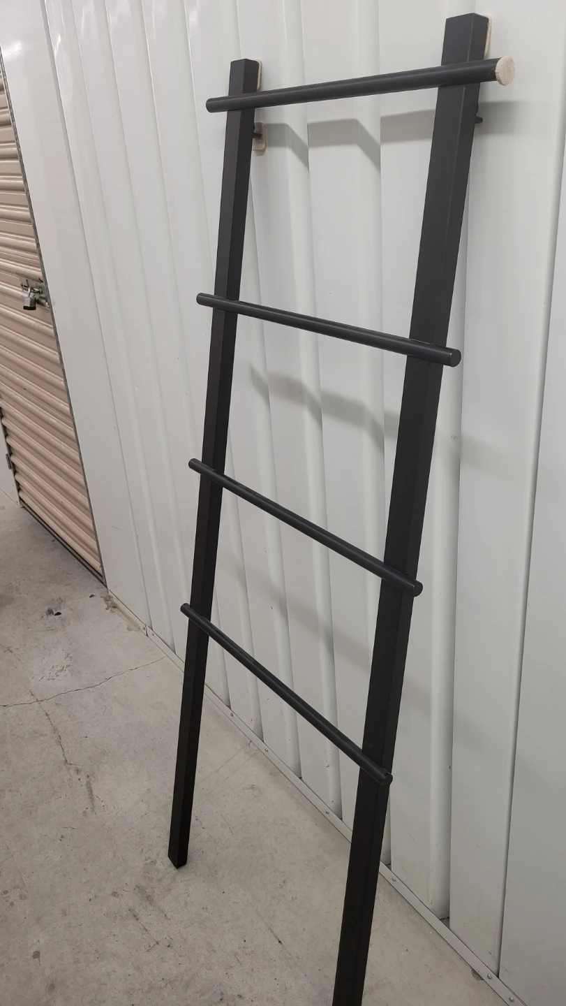 Black Metal Ladder Towel Rack - photo 2