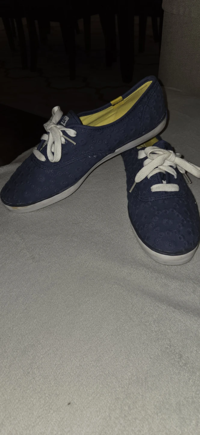 Ladies walking shoes never worn - photo 2