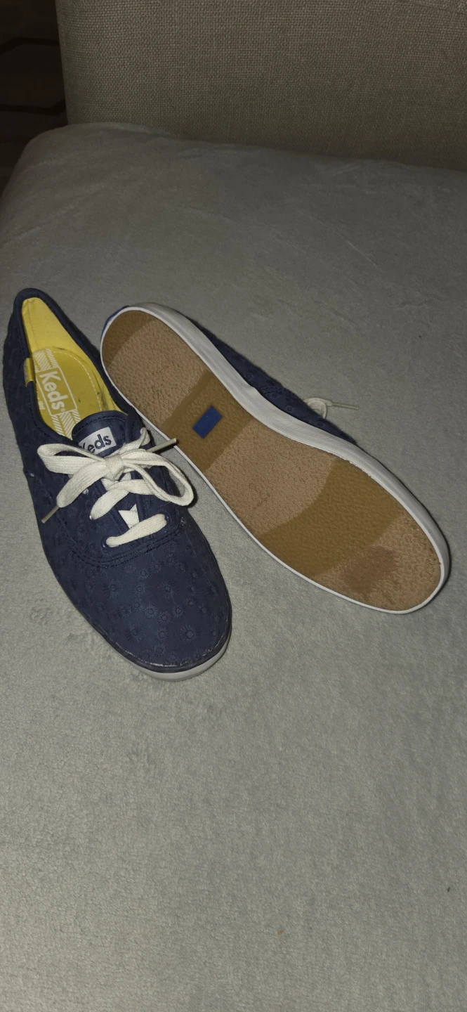 Ladies walking shoes never worn - photo 3