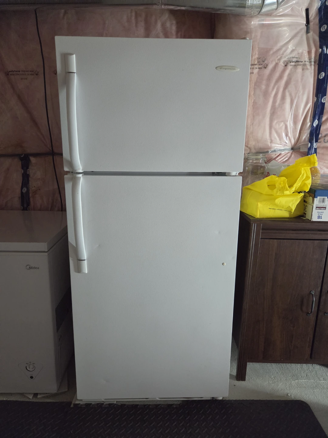 Frigidaire Top-Freezer Refrigerator - Working