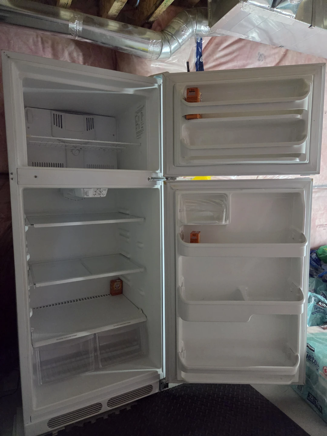 Frigidaire Top-Freezer Refrigerator - Working - photo 2