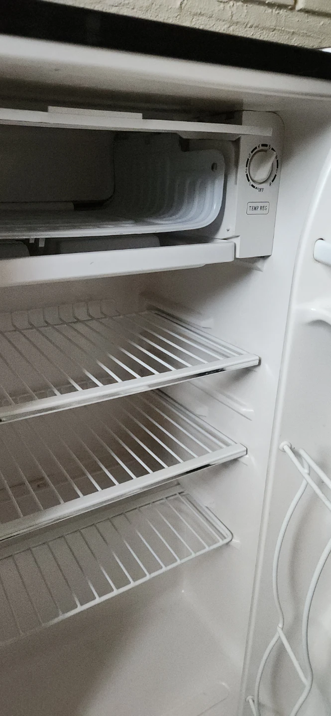 Black Avanti Mini Fridge - photo 2