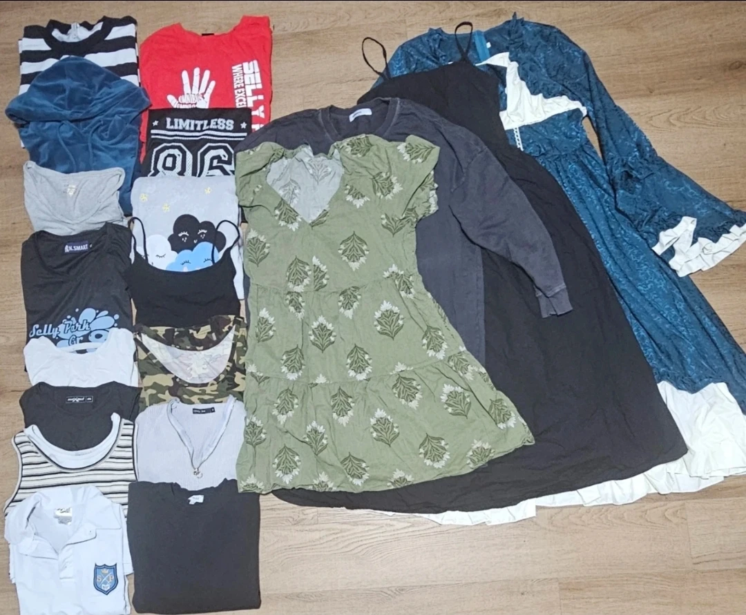 $30 Clothing LOT - photo 3