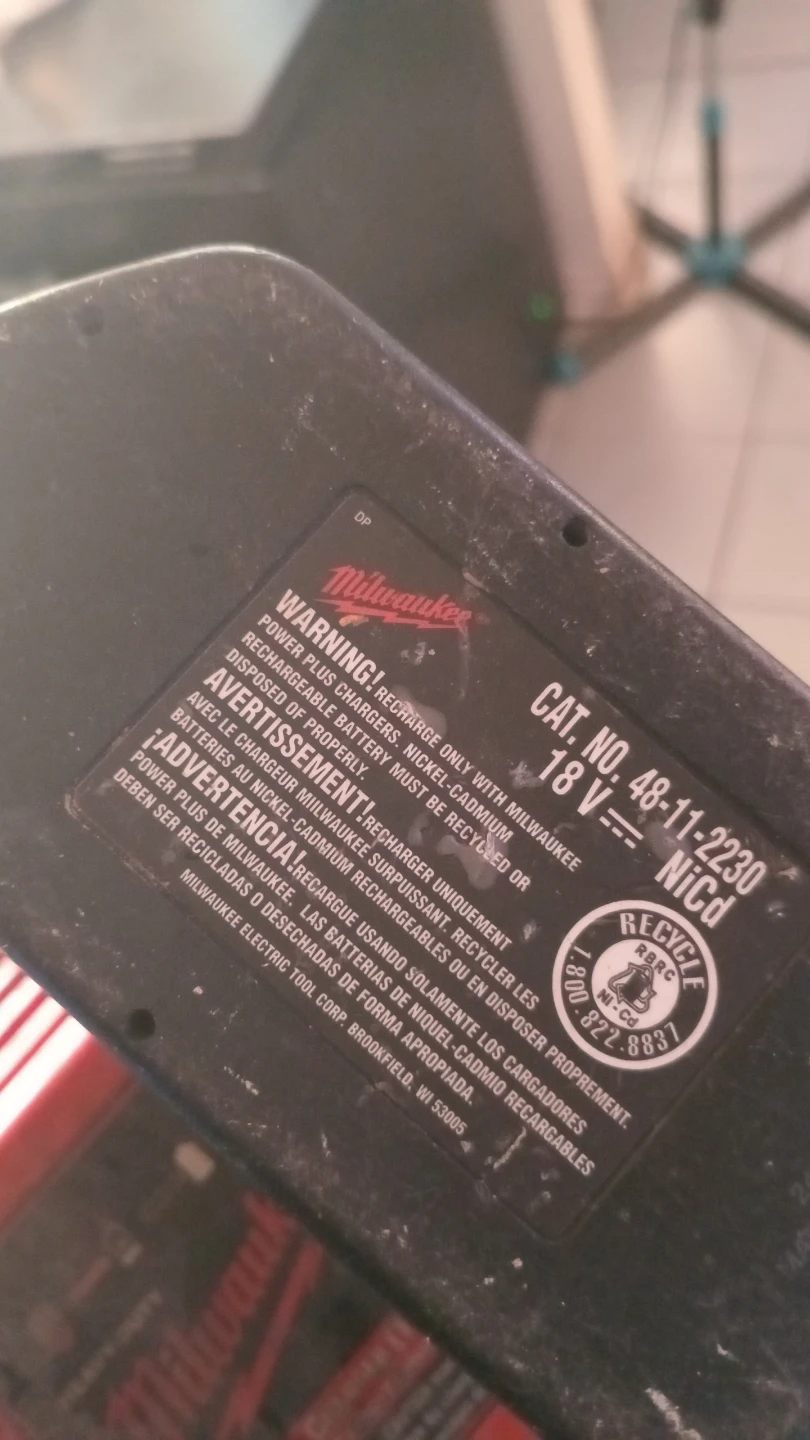 Milwaukee battery and charger - photo 3