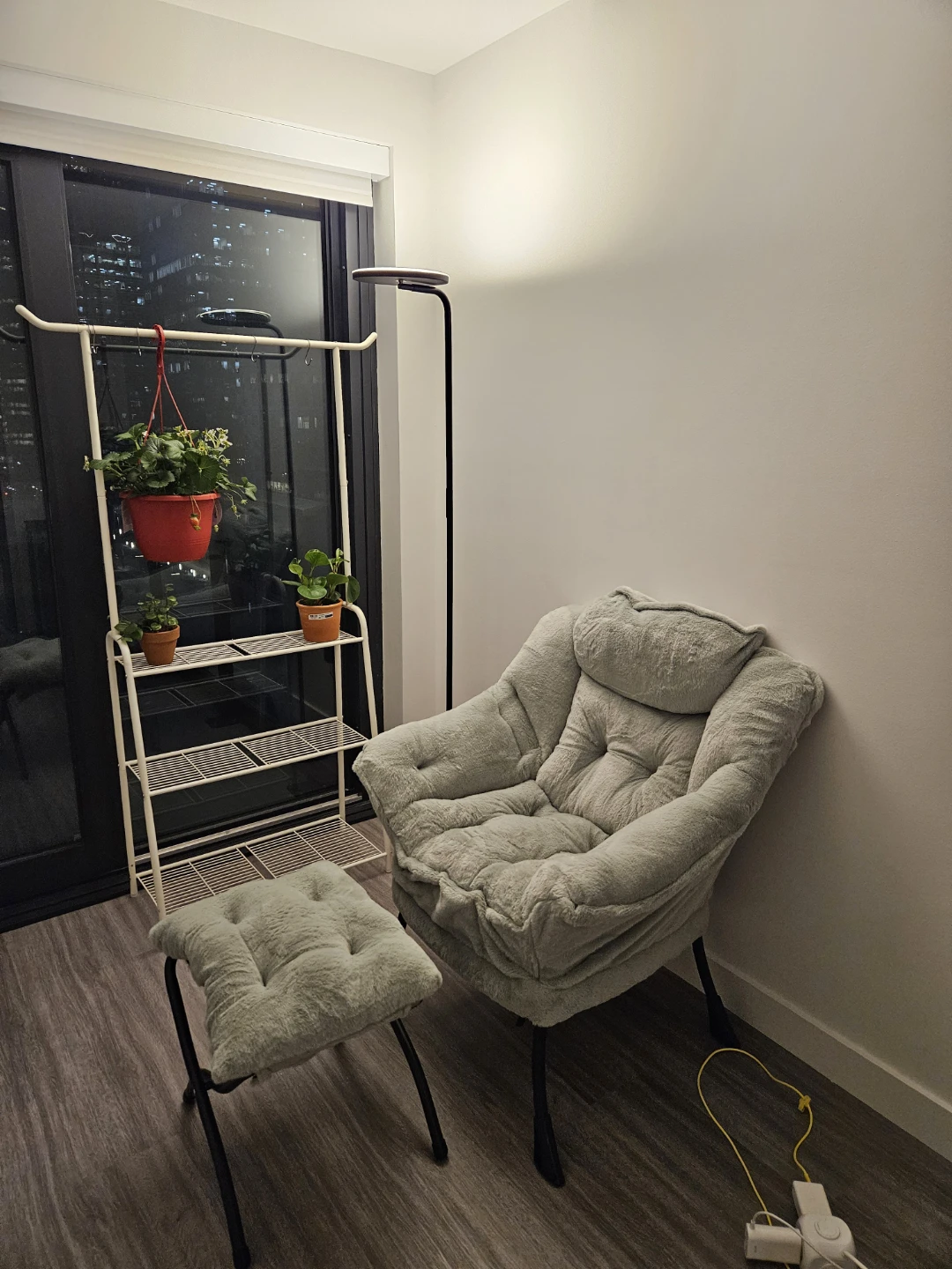 like new- Super Comfortable Plush Armchair with Ottoman