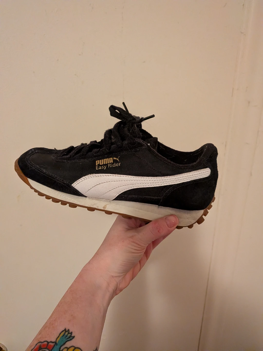 Women's 7.5 Puma Easy Rider Sneakers