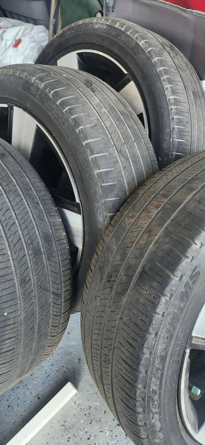 Set of 4 Pirelli Scorpion 255/45 R20 Tires on Hyundai Rims - photo 3