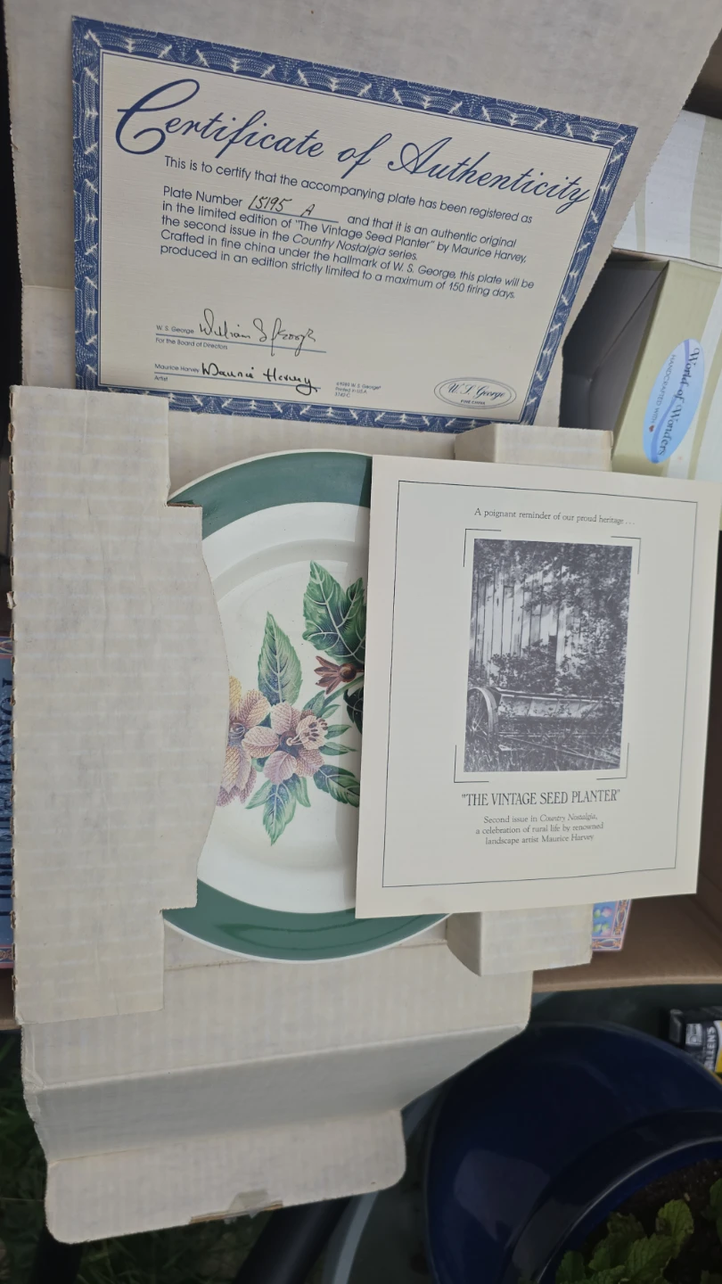 W.S. George "The Vintage Seed Planter" Plate - photo 2
