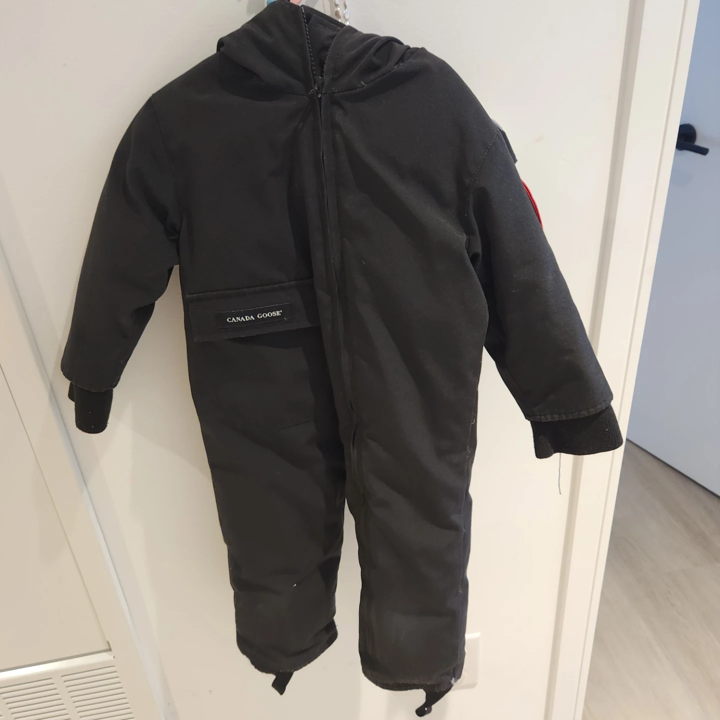 Canada Goose baby snowsuit 12/18mnth - photo 2