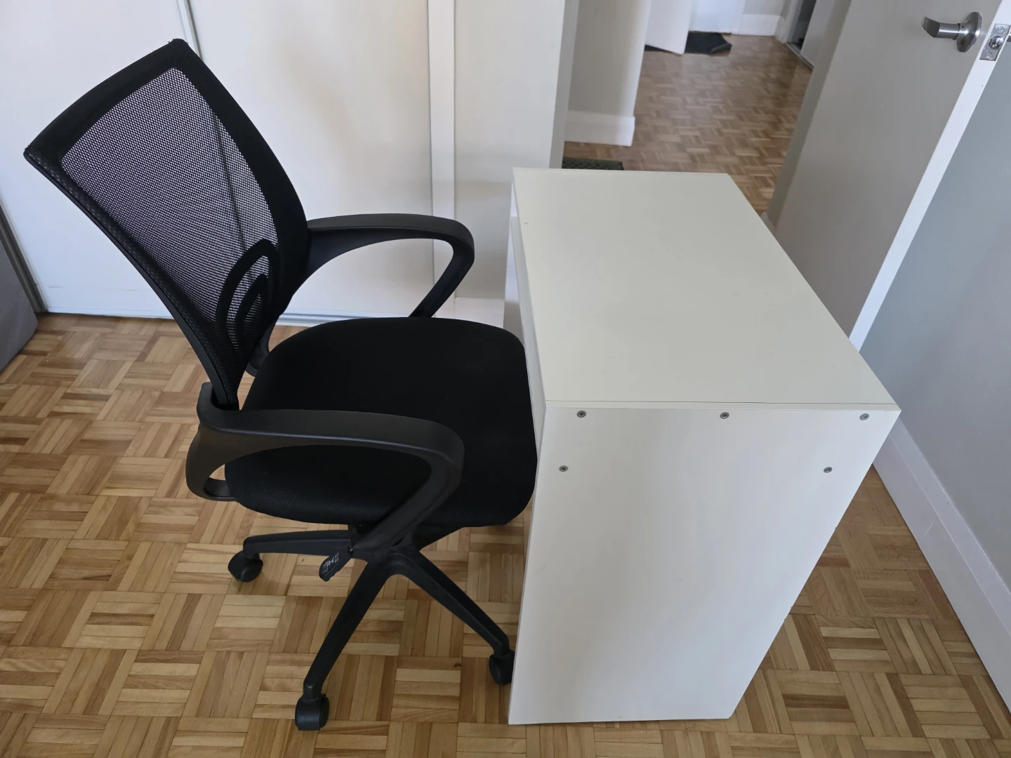 Black Mesh Task Chair - photo 3