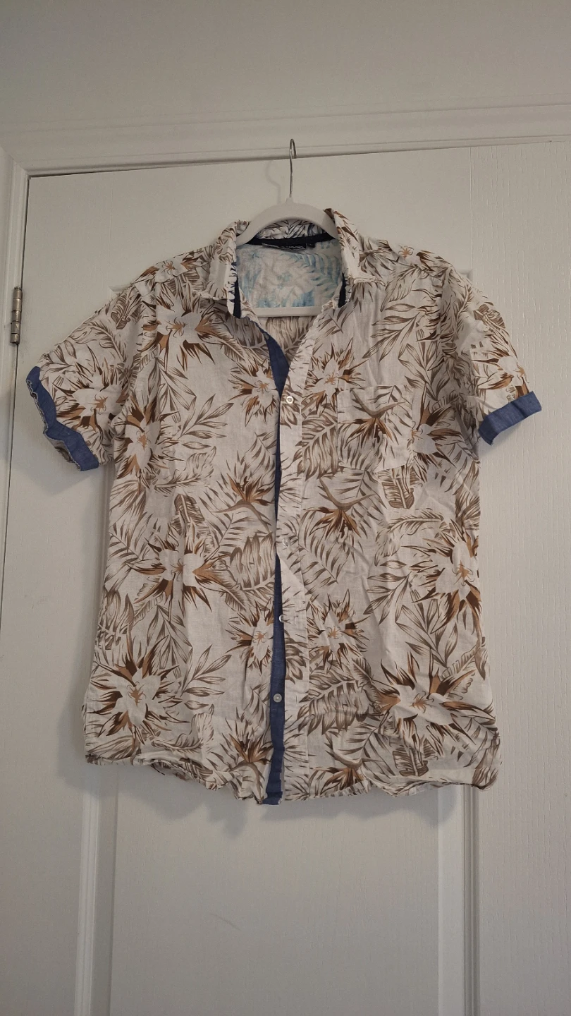 Short Sleeve Button-Up Shirt - Tropical Print