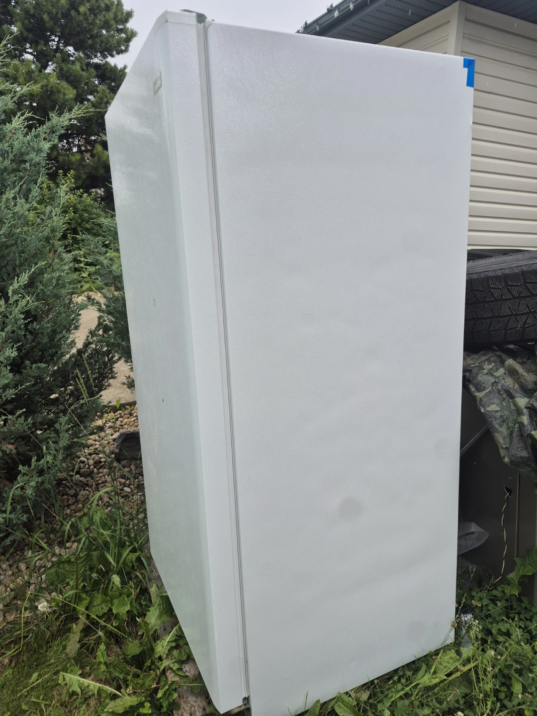 Frigidaire white Freezer - photo 2