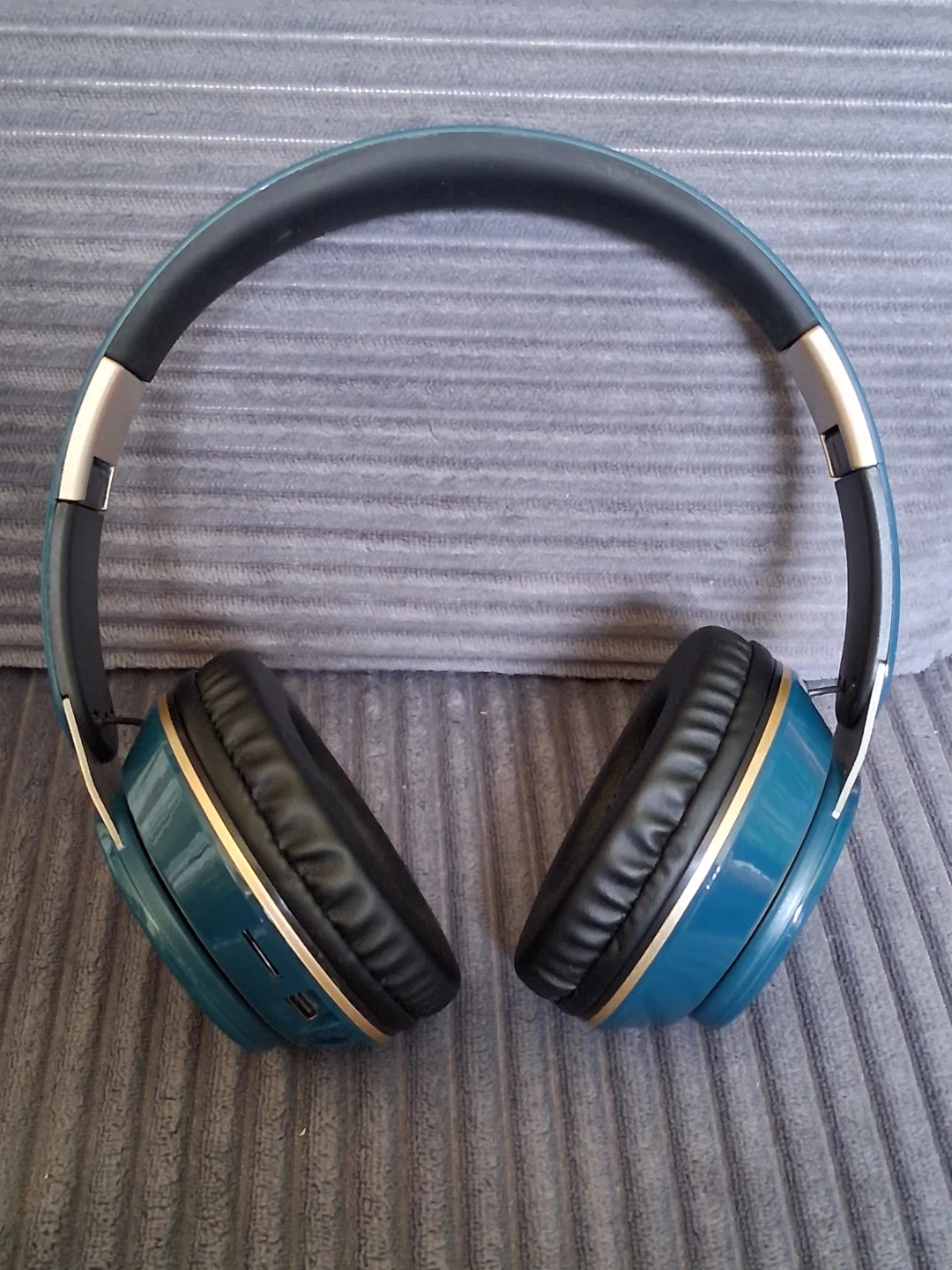 Brand new teal cordless Headphones with Gold Trim