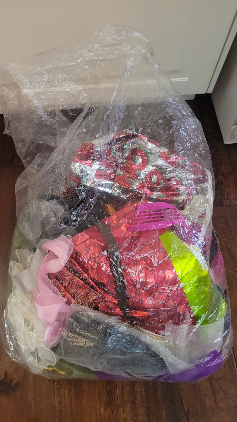Free bag of wrapping/ribbons/gift supplies - photo 3