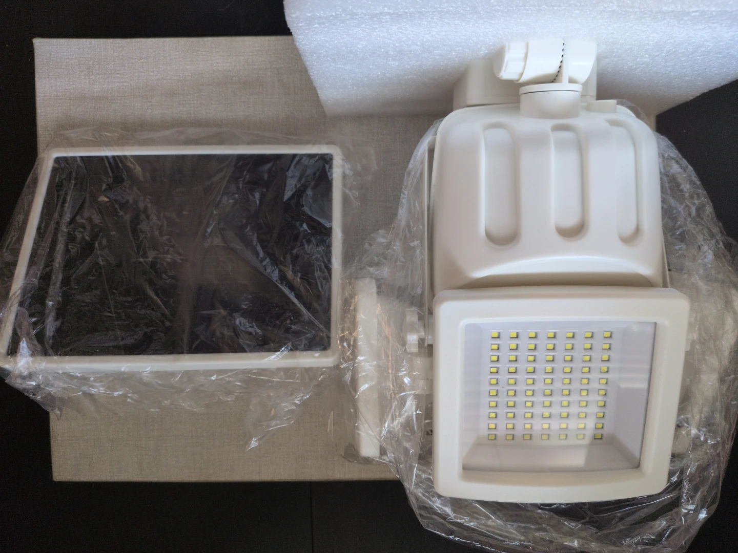 Solar Powered Motion Sensor Security Light with 182 LEDs - photo 2