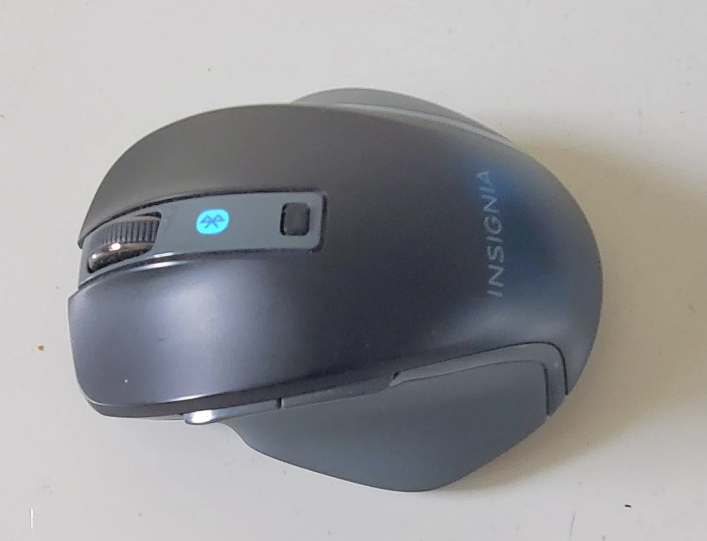 Anker Vertical Ergonomic Mouse & Insignia Wireless Mouse - photo 3