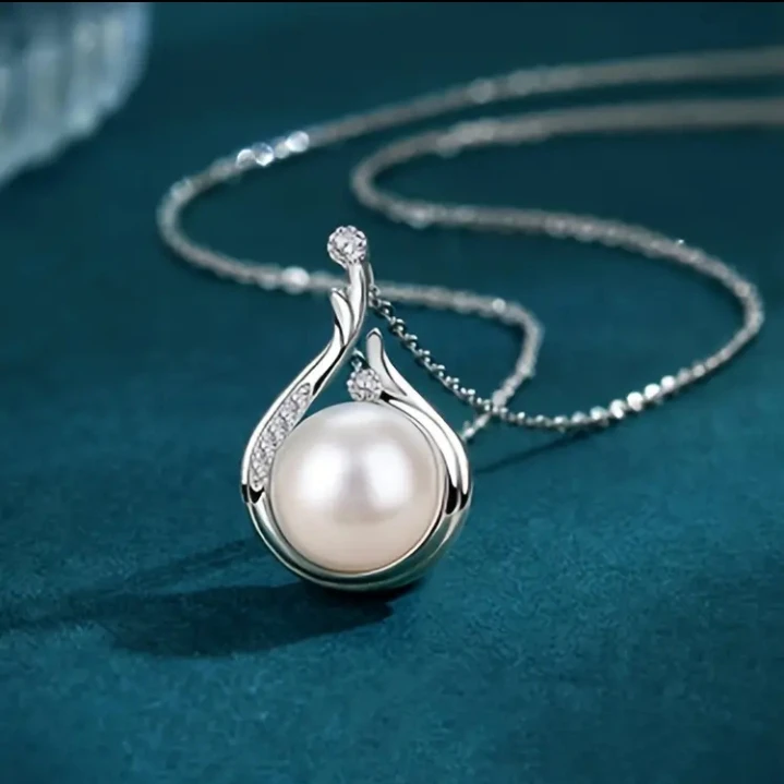 (BRAND NEW) Elegant Pearl Pendant Collarbone Chain