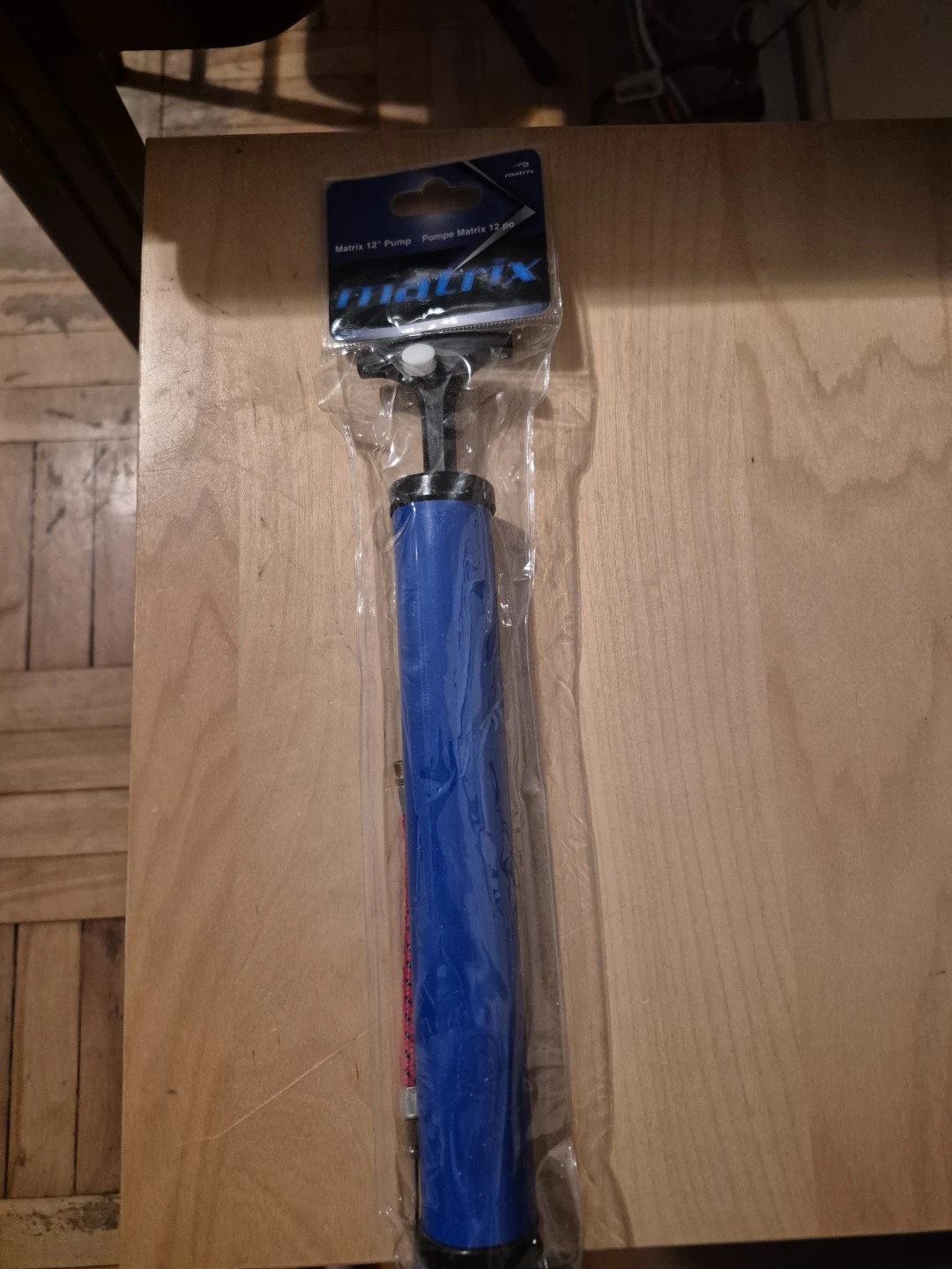 BNIB)Matrix 12" Hand ball, tire pump - photo 2