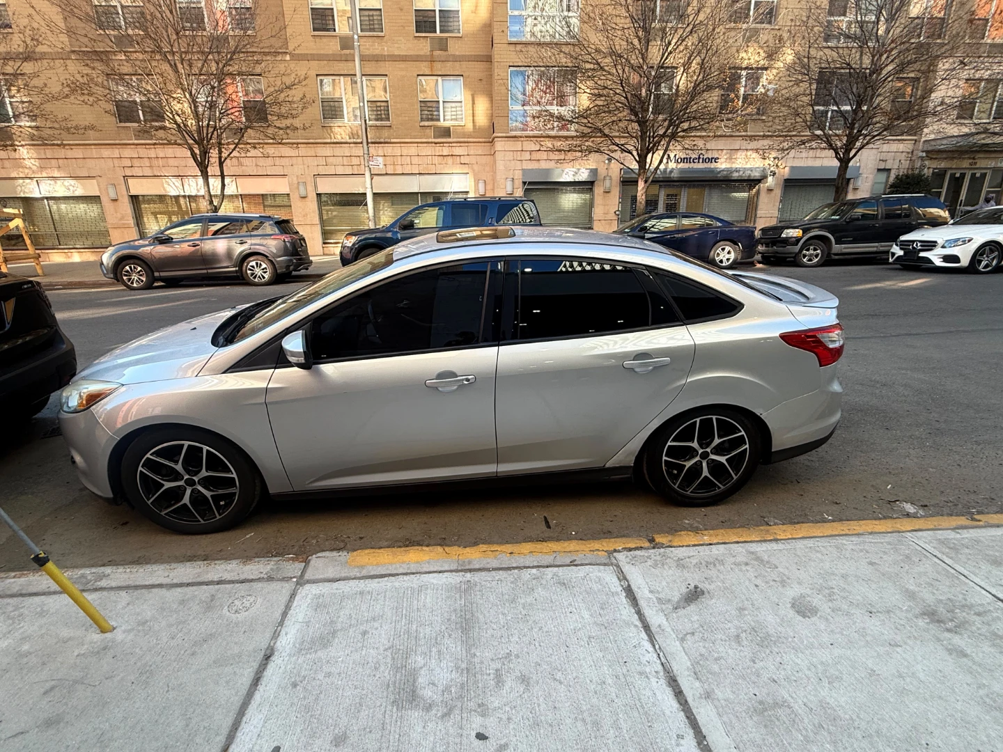 Silver Ford Focus Sedan - photo 2