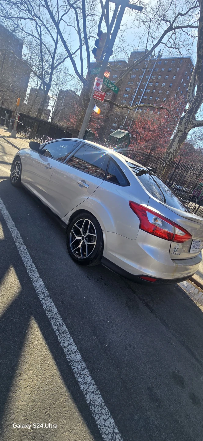 Silver Ford Focus Sedan - photo 3