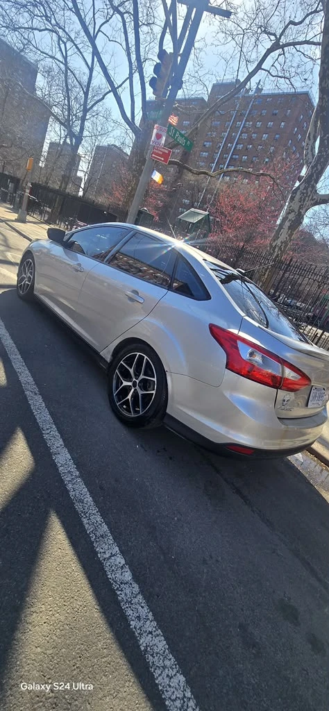 Silver Ford Focus Sedan - photo 4