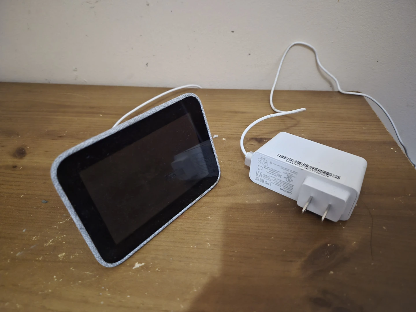 Lenovo smart clock with WiFi and Google Assistant