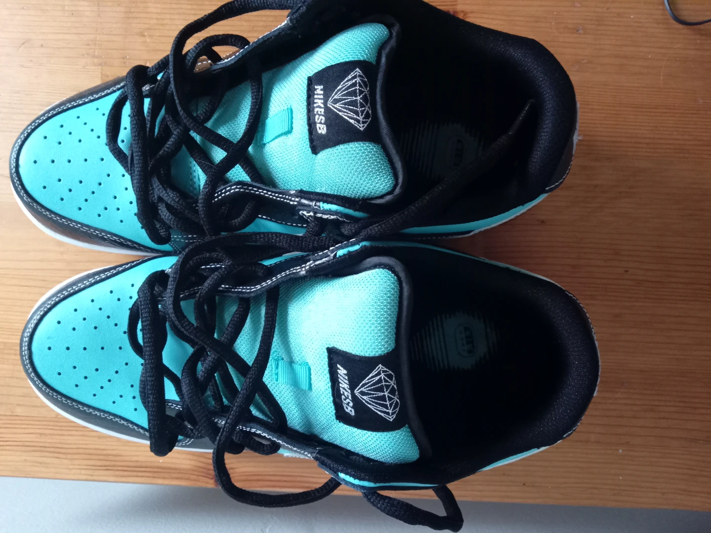 Nike SB Dunk Low "Tiffany" Diamond Supply Co.
