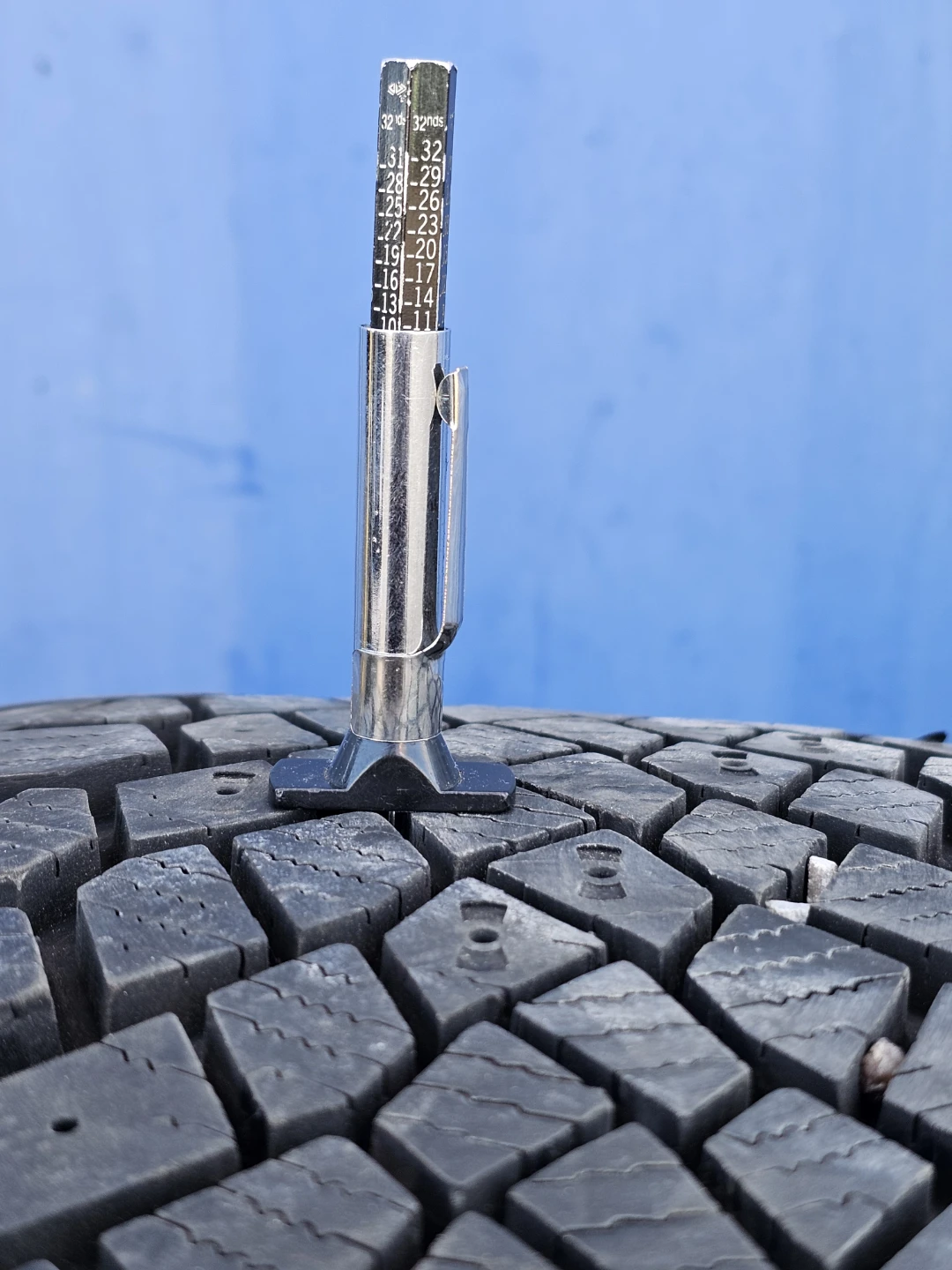 VOLKSWAGEN GOLF WINTER TIRES ON ALLOY RIMS 205/55 R16 - photo 4