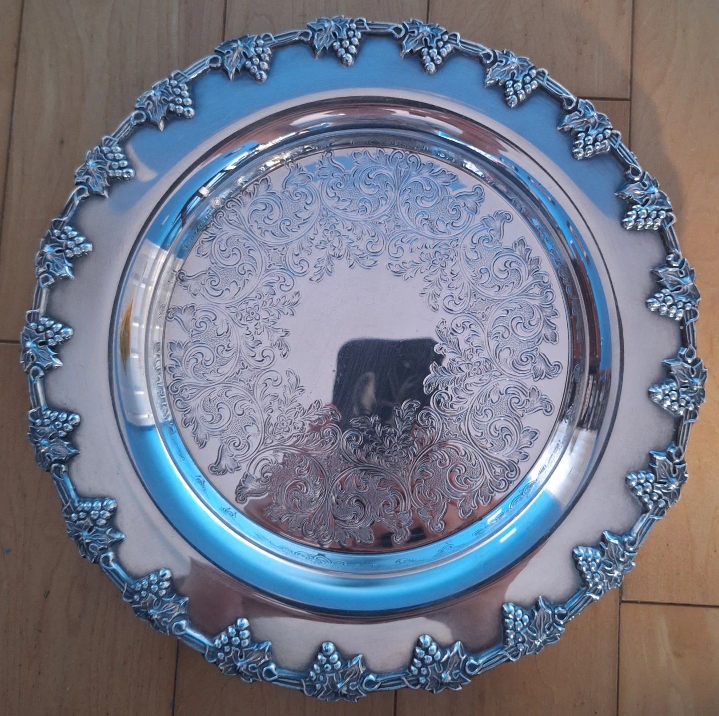 Vintage Rogers Silver Plated Serving Trays 15 and 10 inches - photo 3