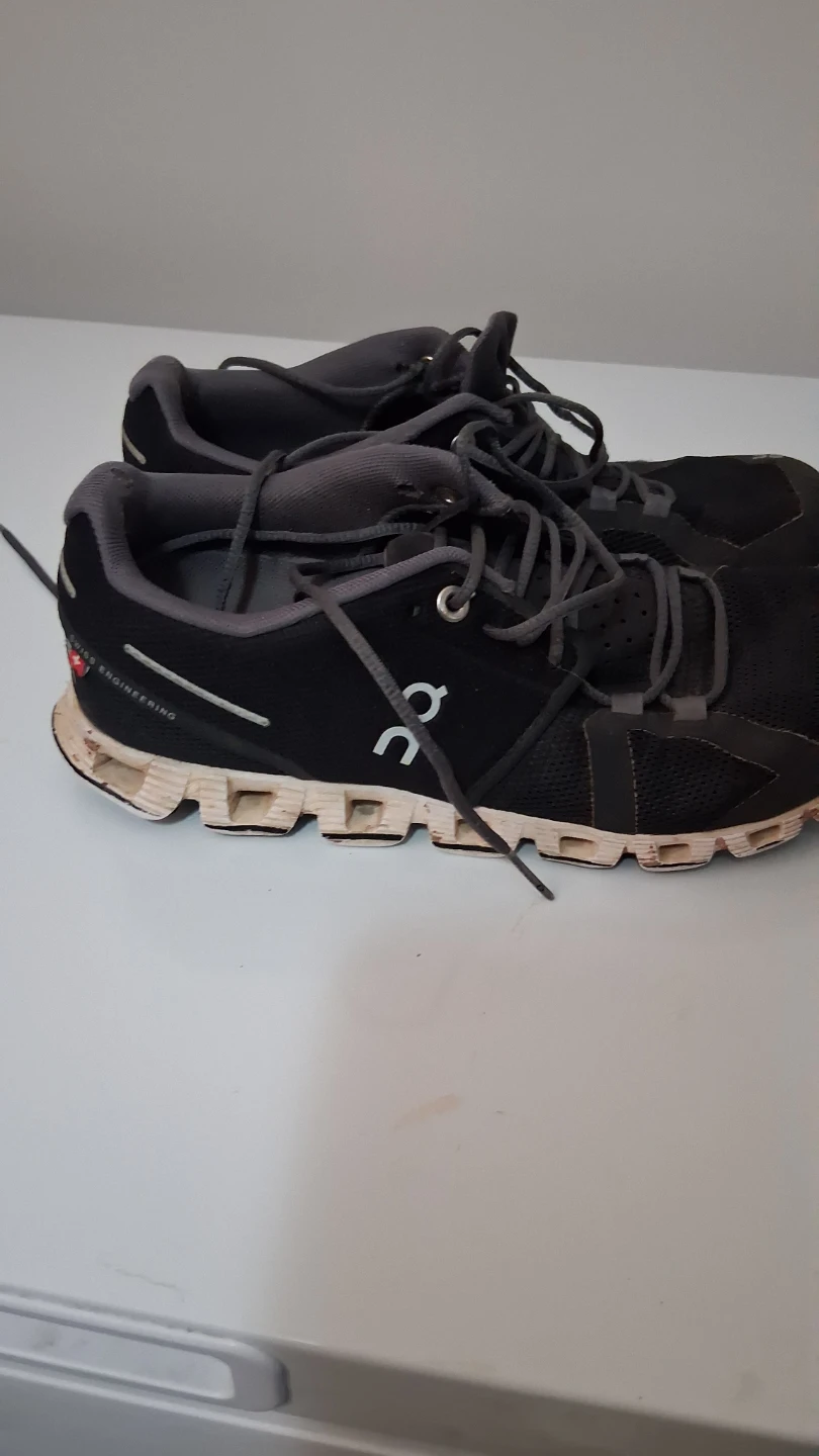 On Cloud Running Shoes size 6.5 - photo 2