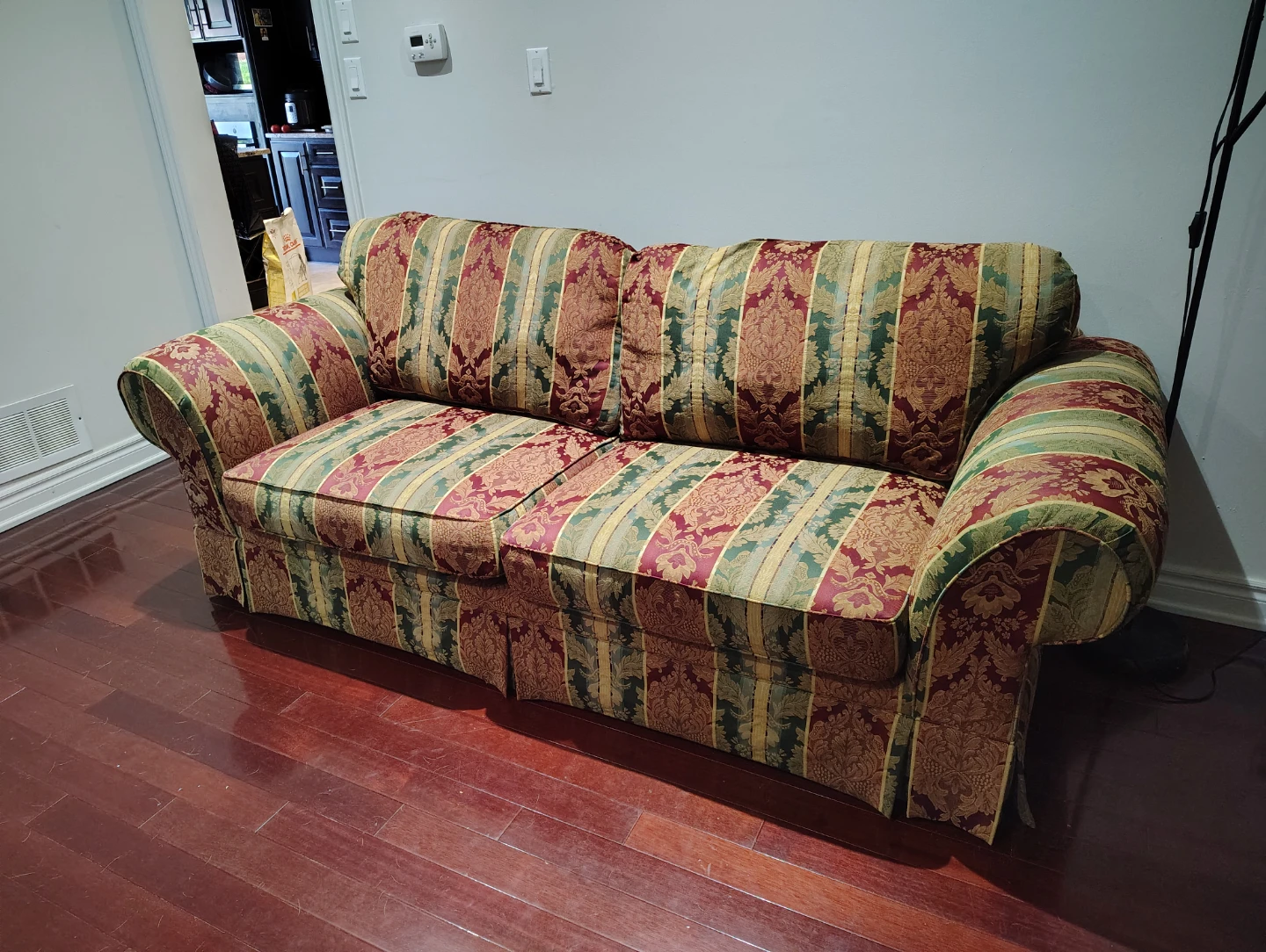Big comfy couch - photo 2