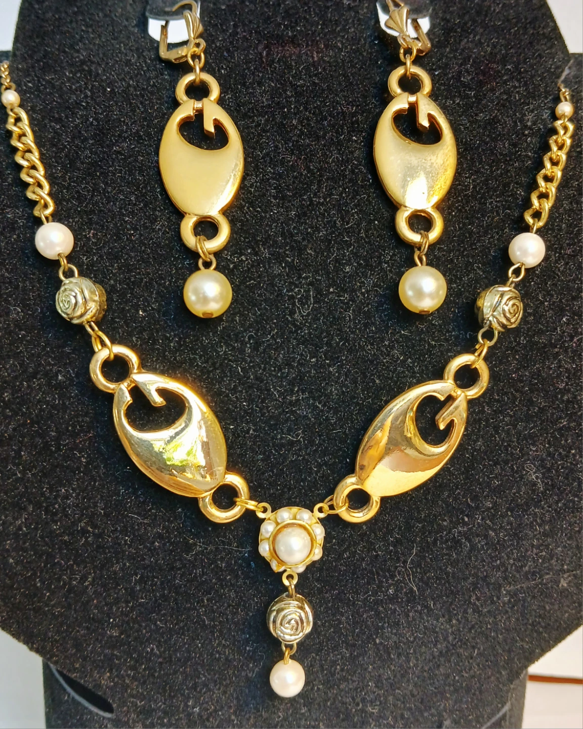 Gold-tone Necklace and Earring Set with Pearls