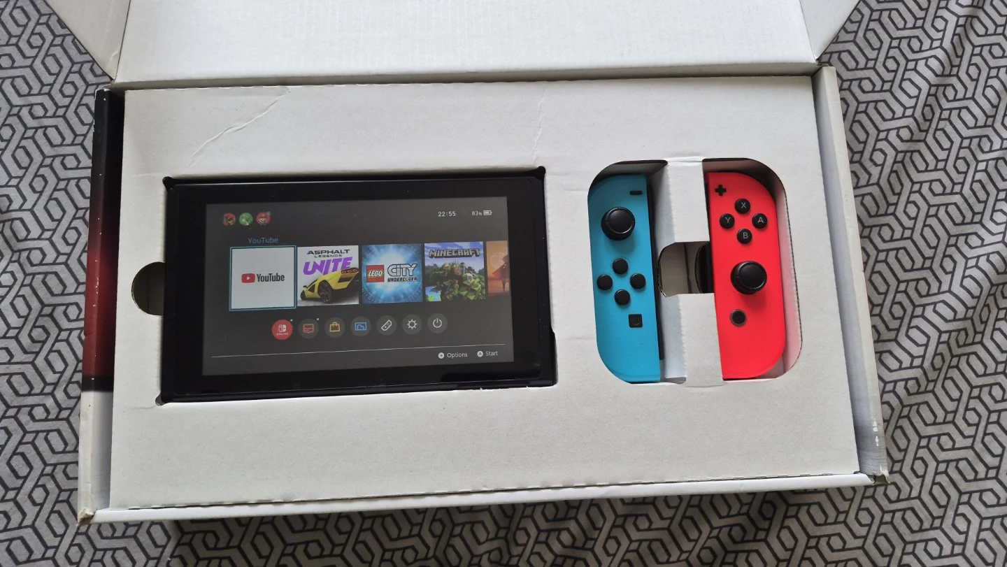 Nintendo Switch - photo 2