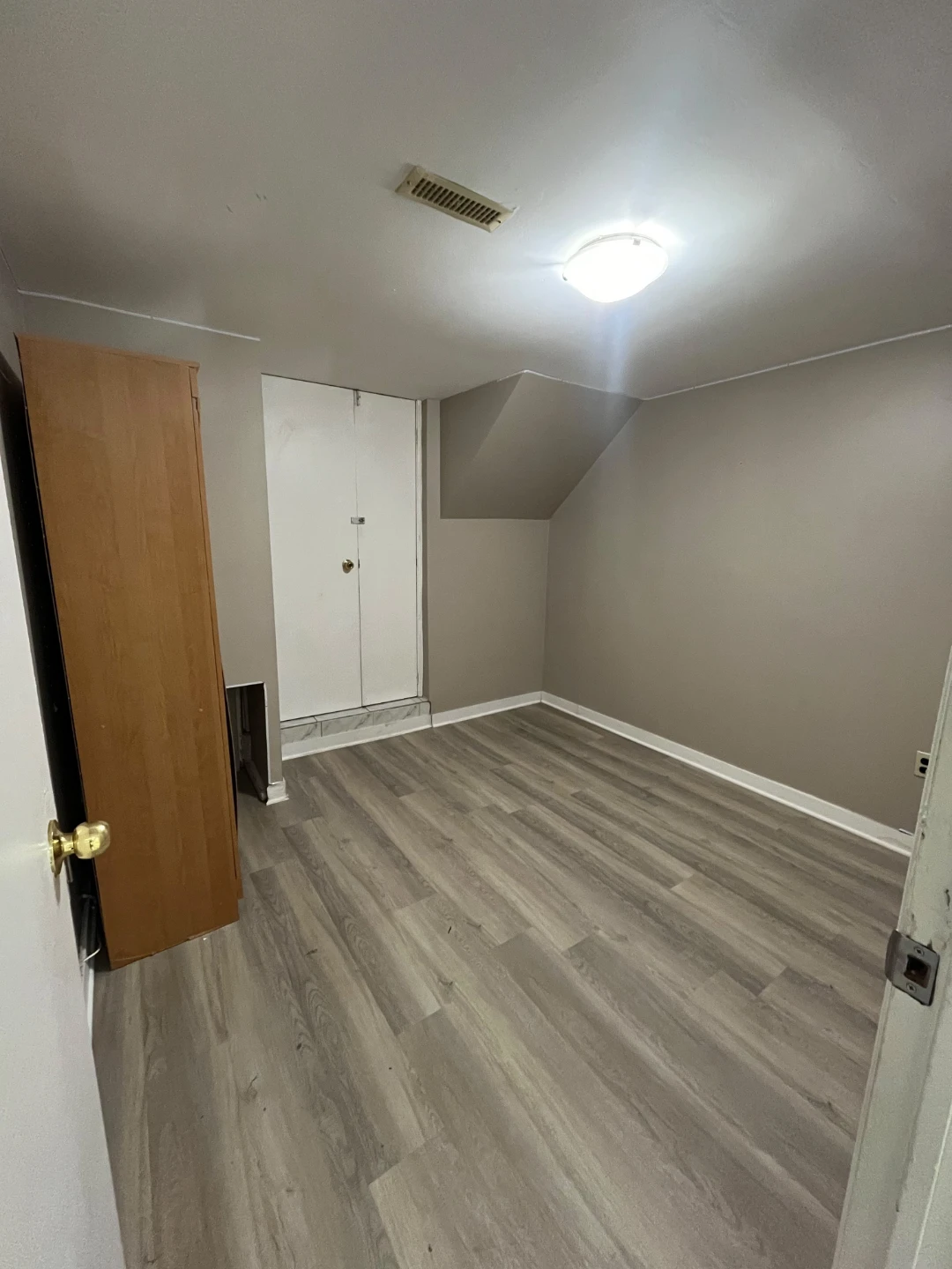 Full Bathroom with Shower - photo 4