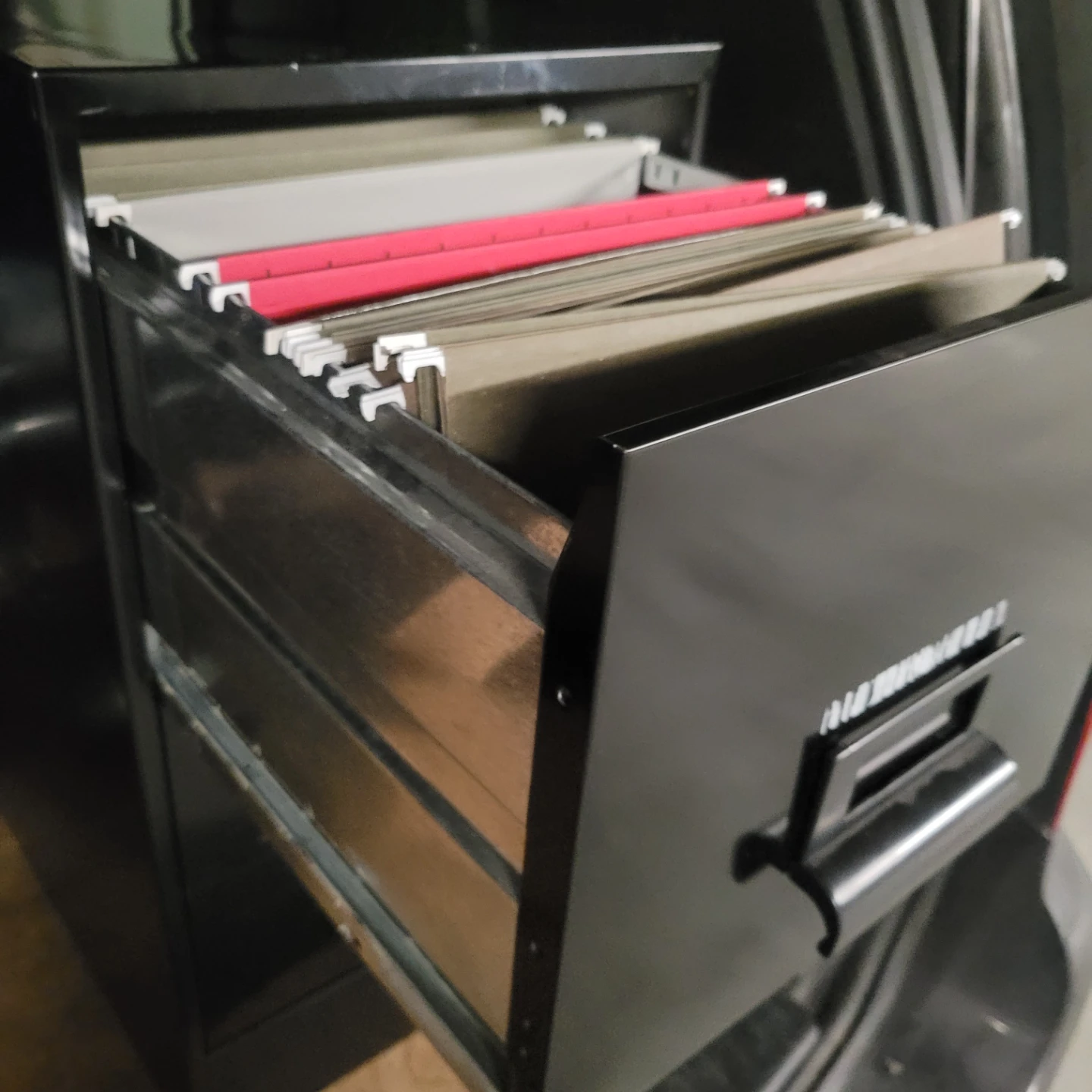 TWO DRAWER METAL FILING CABINET WITH LOCK AND FOLDERS - photo 4